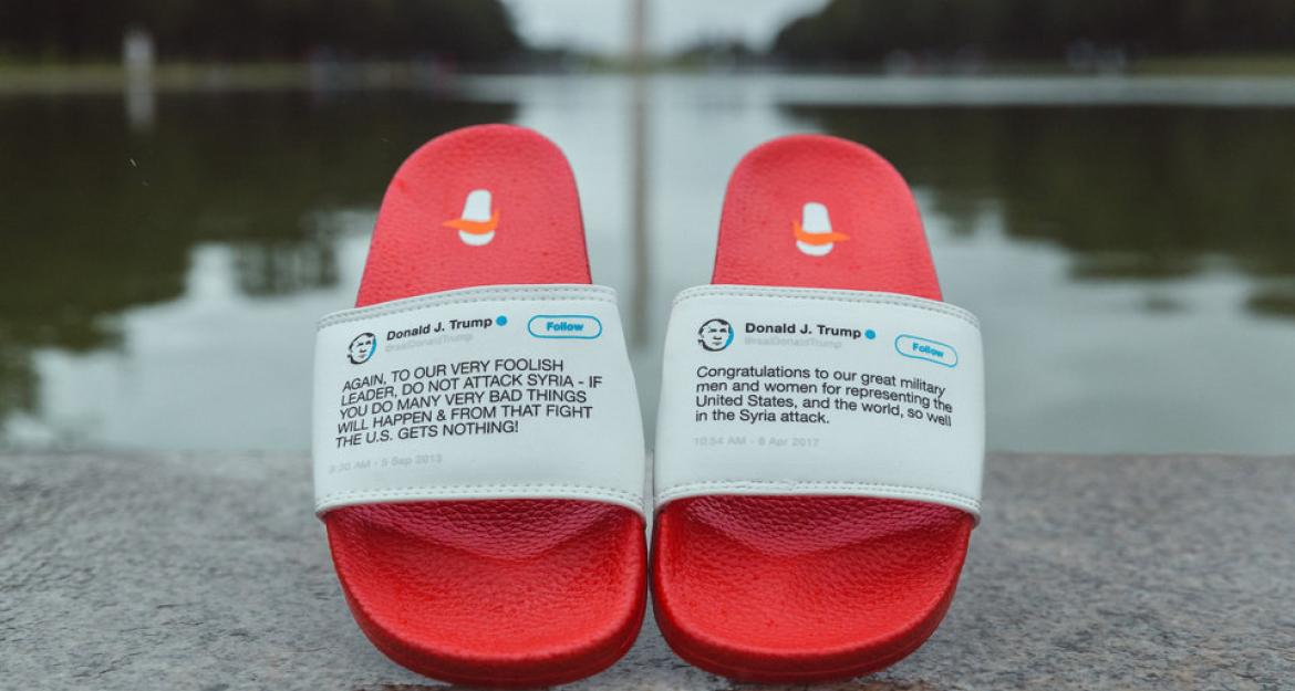 Έγινε πλούσιος πουλώντας... παντόφλες με τα tweets του Ντόναλντ Τραμπ! (pics)