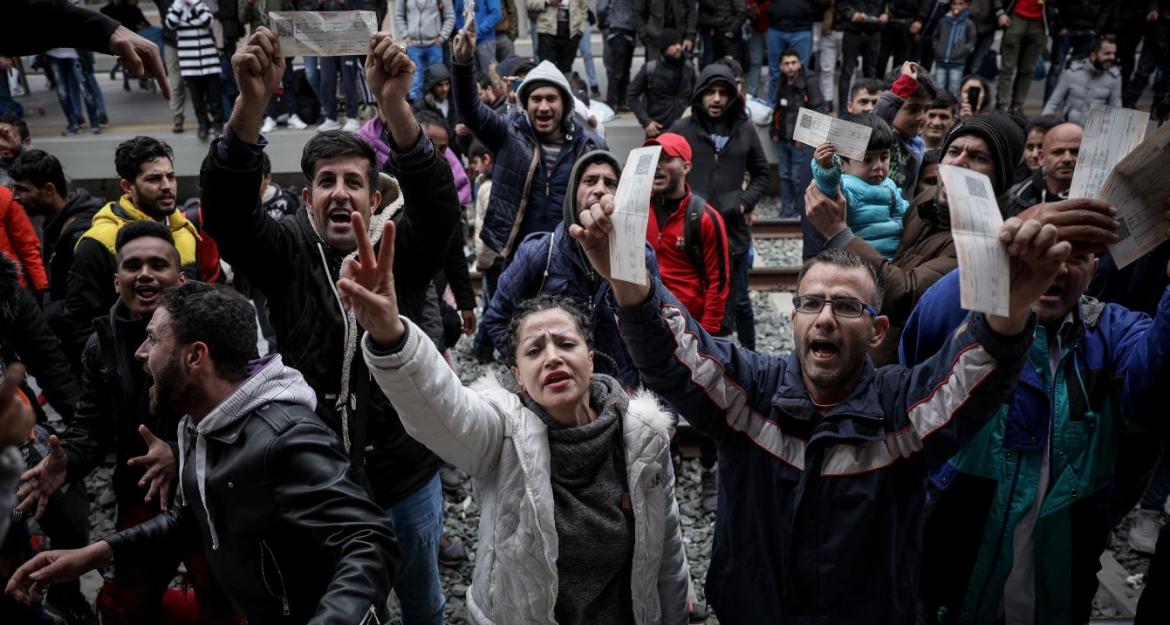 Κατάληψη στον Σταθμό Λαρίσης απο πρόσφυγες και μετανάστες (pics)