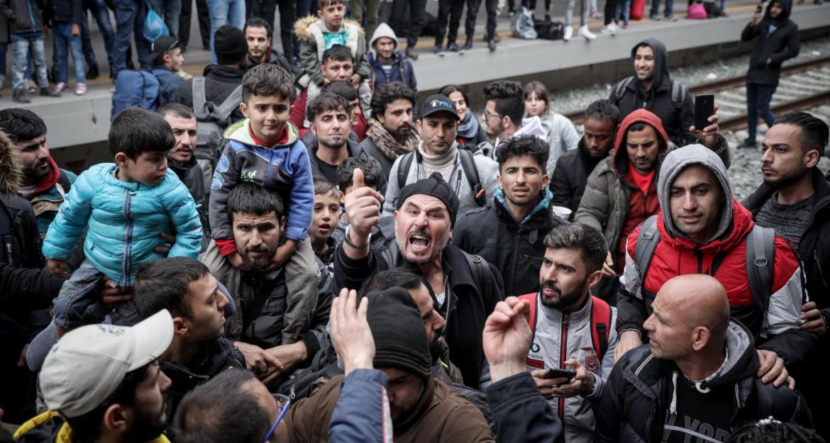 Κατάληψη στον Σταθμό Λαρίσης απο πρόσφυγες και μετανάστες (pics)