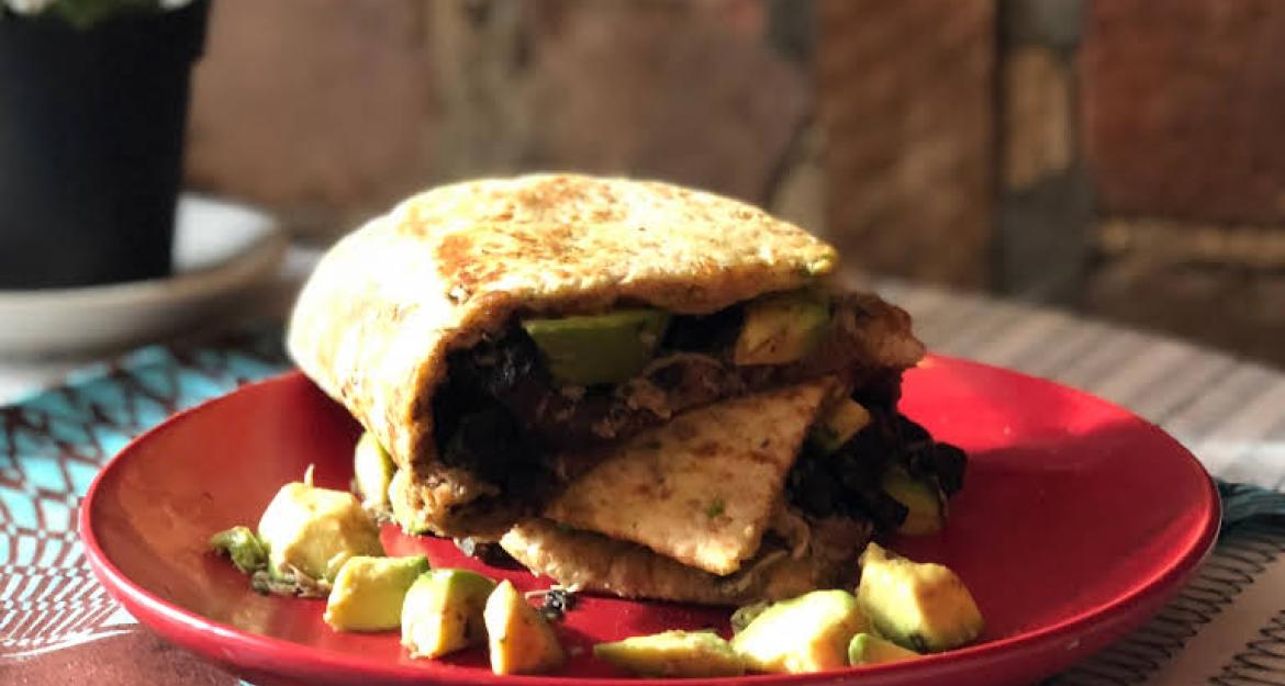 Μια 22χρονη σεφ άνοιξε το δικό της vegan εστιατόριο (pics)