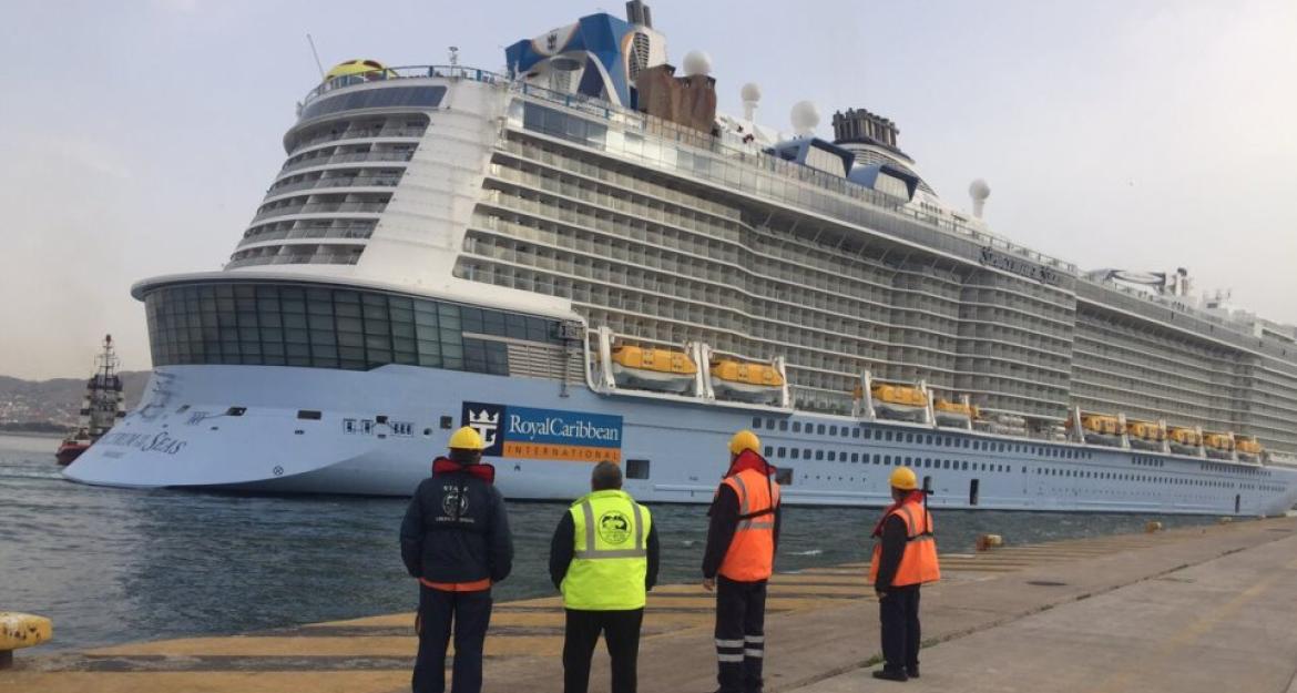 Στον Πειραιά έδεσε το εντυπωσιακό κρουαζιερόπλοιο «Spectrum of the Seas» 