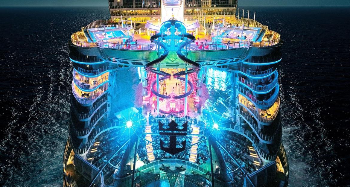 Στον Πειραιά έδεσε το εντυπωσιακό κρουαζιερόπλοιο «Spectrum of the Seas» 