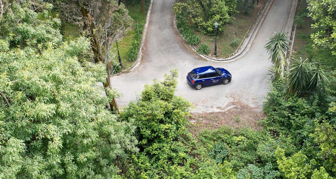 Ikos Resorts: Σας ξεναγεί στην Ελλάδα με το νέο MINI