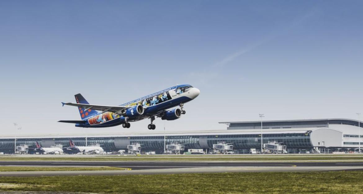 Ένα «στρουμφοαεροπλάνο» προσγειώθηκε σήμερα στην Κέρκυρα