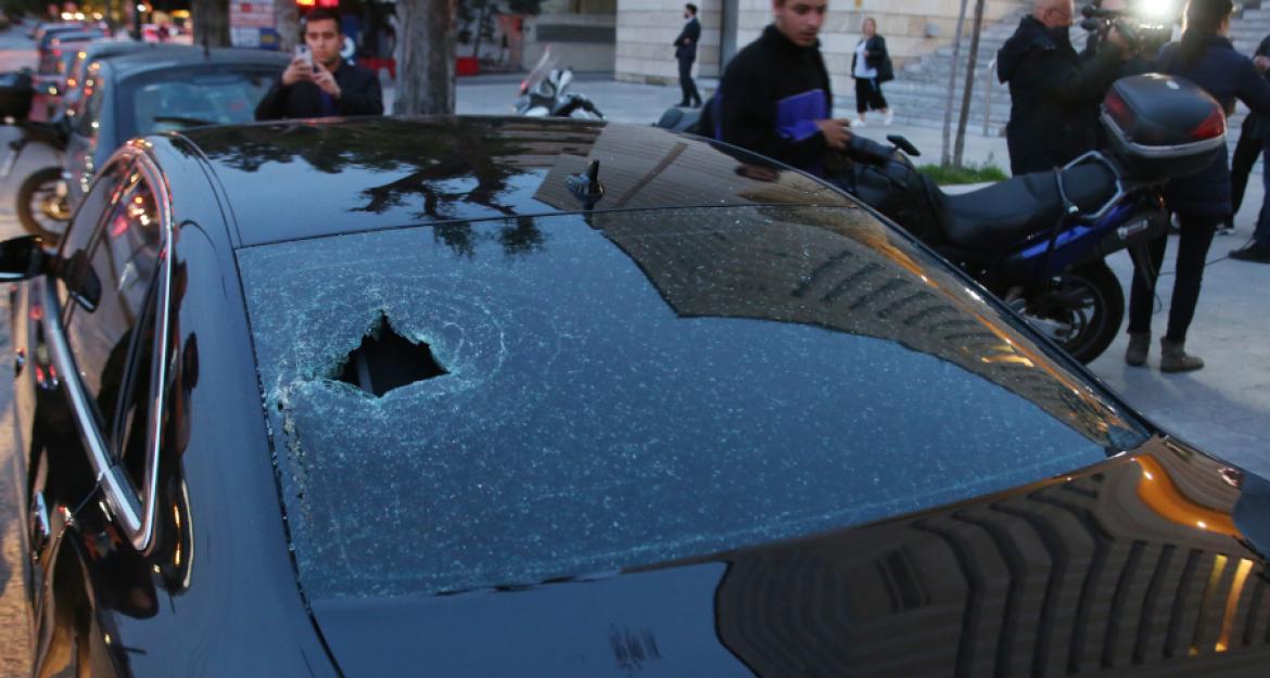 Επίθεση αγνώστων έξω από προεκλογική εκδήλωση με Σαμαρά και Κικίλια (pics)