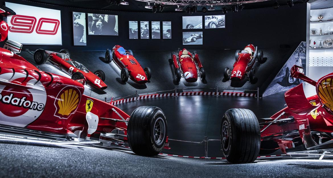Μία εντυπωσιακή έκθεση για τα 90 χρόνια Ferrari!