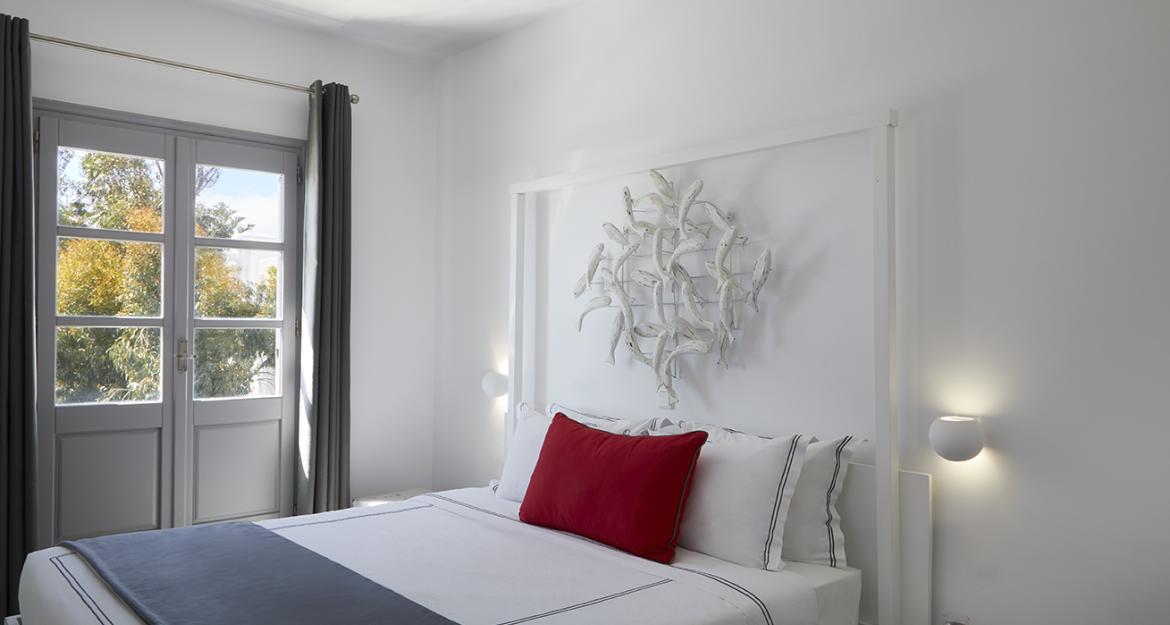 Πλήρως ανακαινισμένο το Kalisti Hotel & Suites στην Σαντορίνη