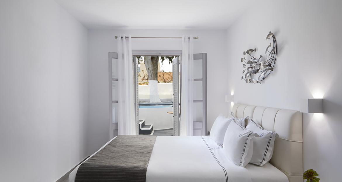 Πλήρως ανακαινισμένο το Kalisti Hotel & Suites στην Σαντορίνη