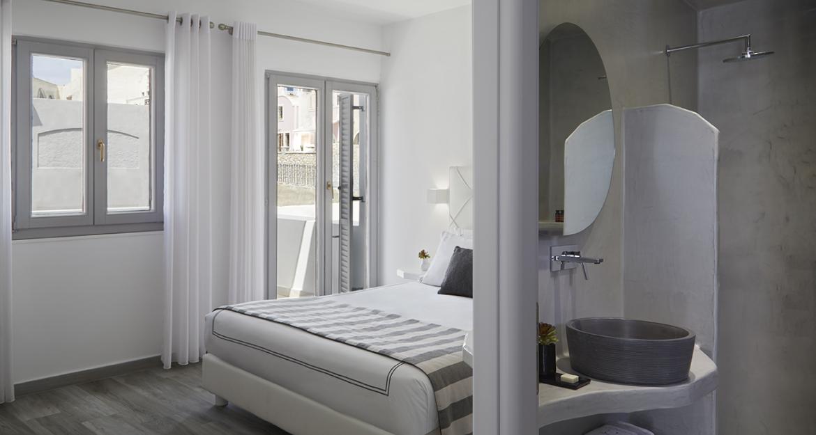 Πλήρως ανακαινισμένο το Kalisti Hotel & Suites στην Σαντορίνη