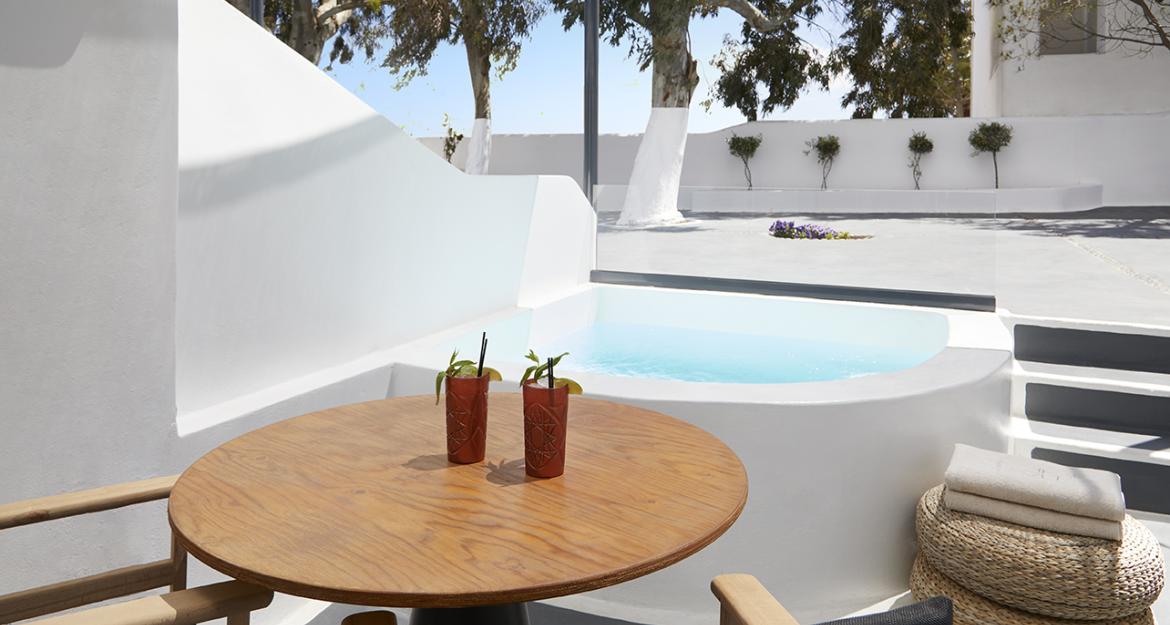 Πλήρως ανακαινισμένο το Kalisti Hotel & Suites στην Σαντορίνη