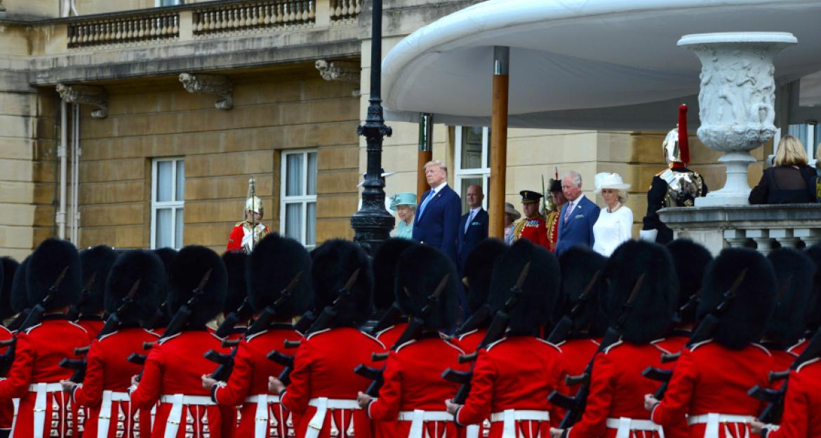 Στα βασιλικά ανάκτορα στη Βρετανία ο Τραμπ (pics)