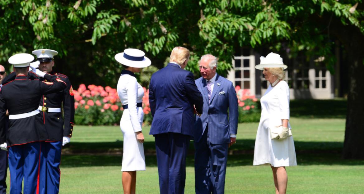 Στα βασιλικά ανάκτορα στη Βρετανία ο Τραμπ (pics)