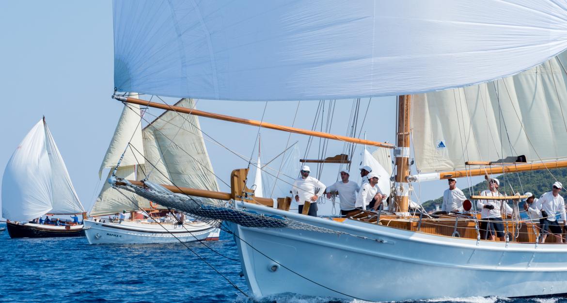 To Spetses Classic Yacht Regatta στην 9η του χρονιά πήρε το… Gold! (pics)