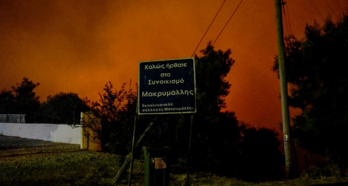 Μάχη με τις φλόγες στην Εύβοια - Ξεπέρασε τα 11,5 χιλ. το πύρινο μέτωπο (pics)