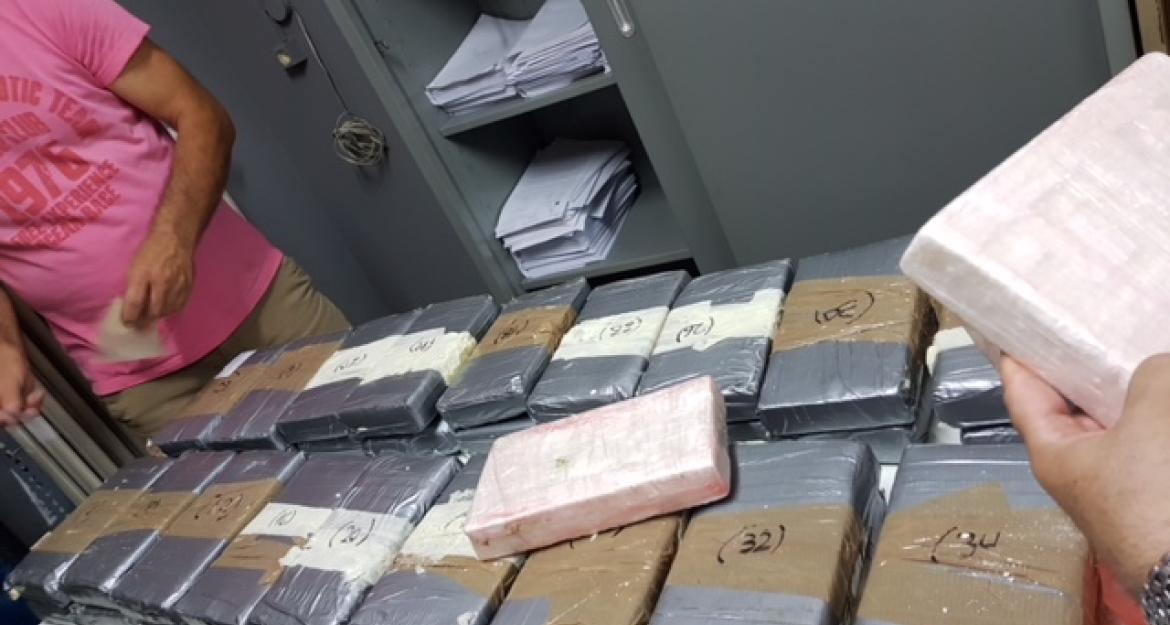 Στη «φάκα» της ΑΑΔΕ πάνω από 40 κιλά κοκαΐνης (pics)