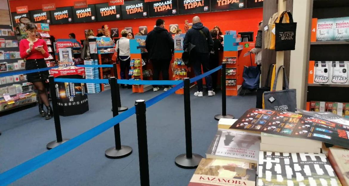 Μικρές ουρές και μεγάλες προσφορές στη Black Friday (pics)