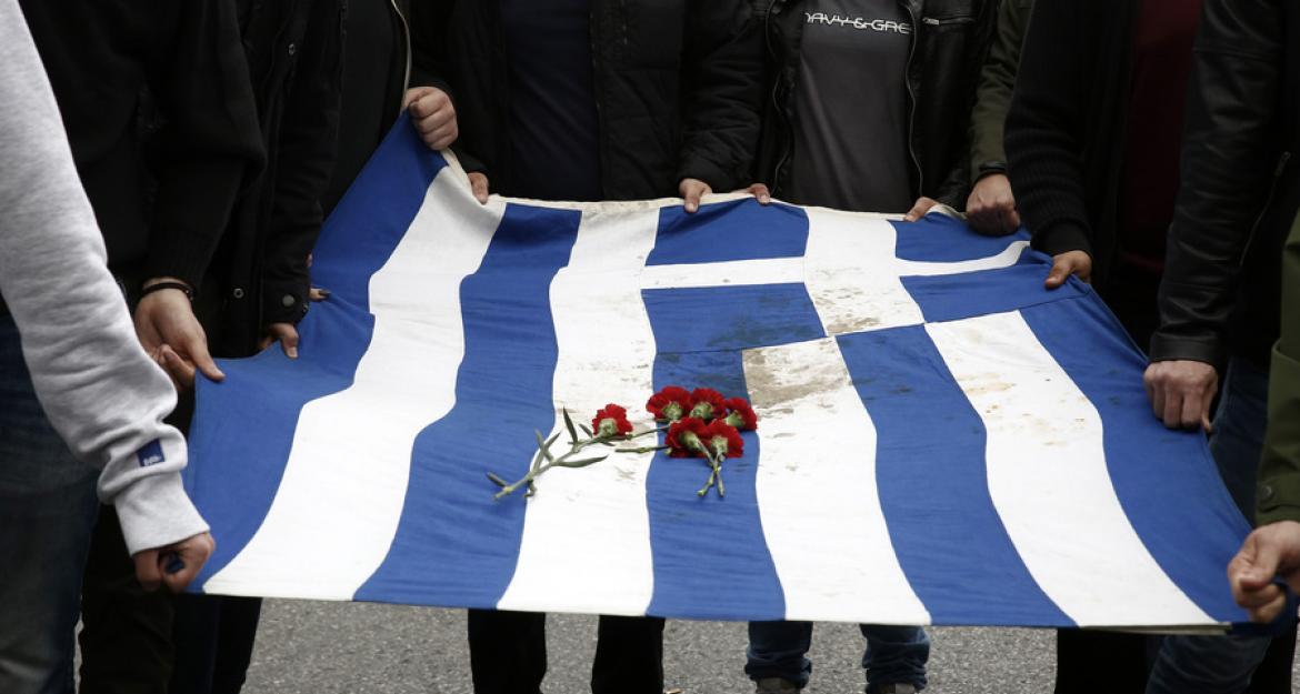 Σε εξέλιξη η πορεία για το Πολυτεχνείο (pics)