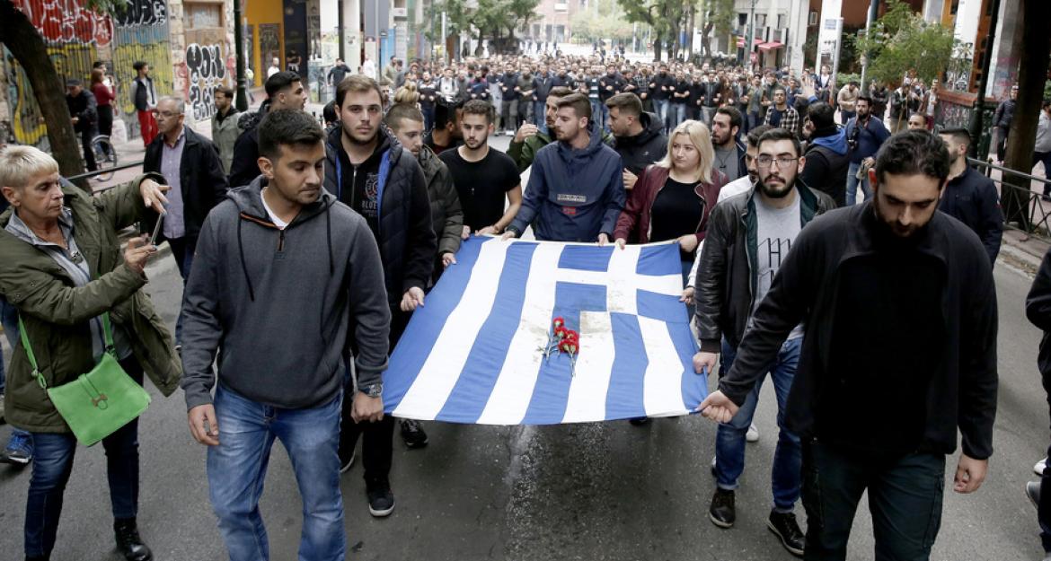 Σε εξέλιξη η πορεία για το Πολυτεχνείο (pics)