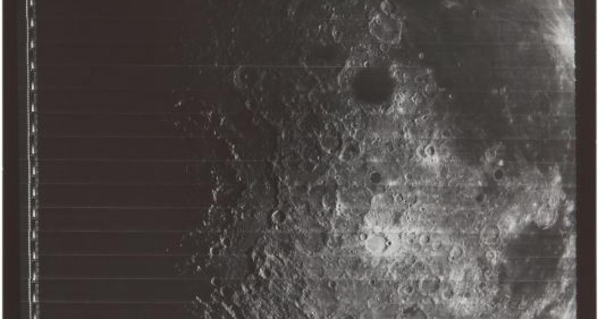 Sotheby's: Δημοπρασία με φωτογραφίες από το διάστημα (pics)