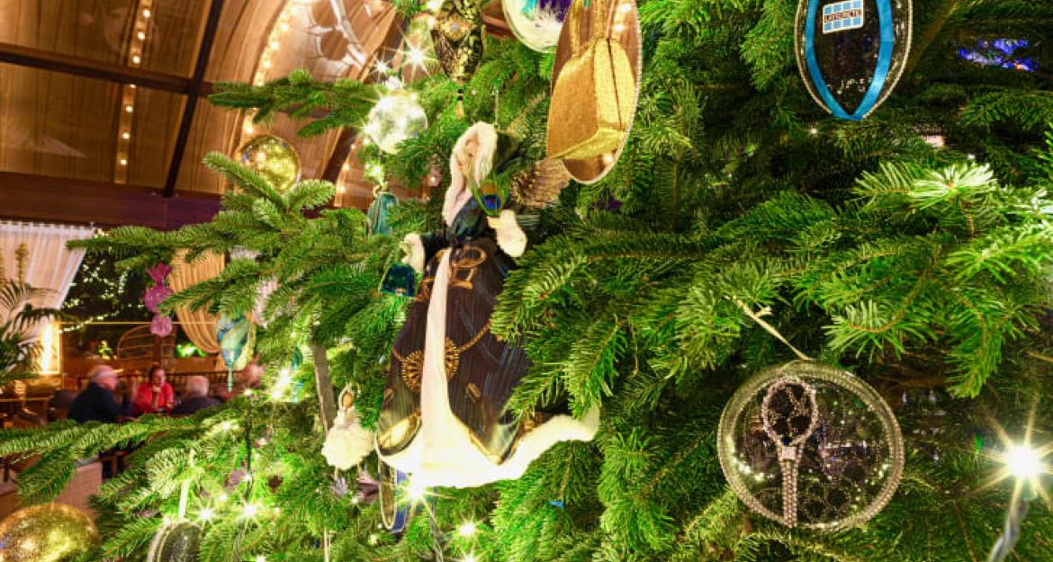 Το ακριβότερο χριστουγεννιάτικο δέντρο του κόσμου κοστίζει 14 εκατ. ευρώ (pics & vid)