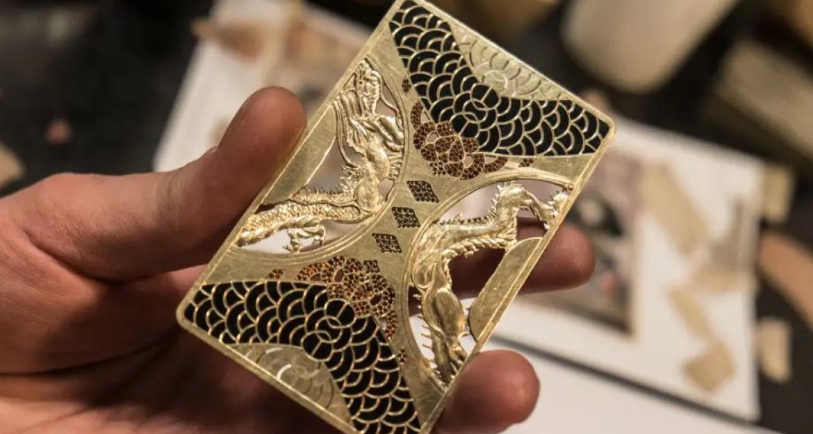 Χρυσές πιστωτικές κάρτες με διαμάντια αξίας 50.000 δολαρίων (pics)