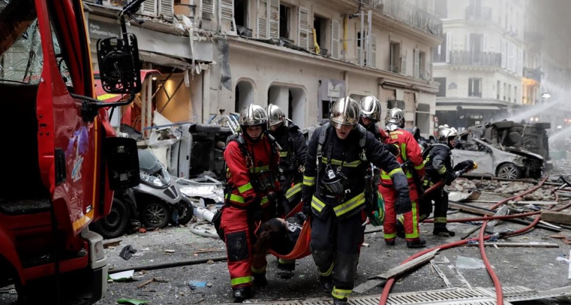 Κίτρινα γιλέκα: «Μάχη» αστυνομικών-διαδηλωτών στο Παρίσι (pics&vid)