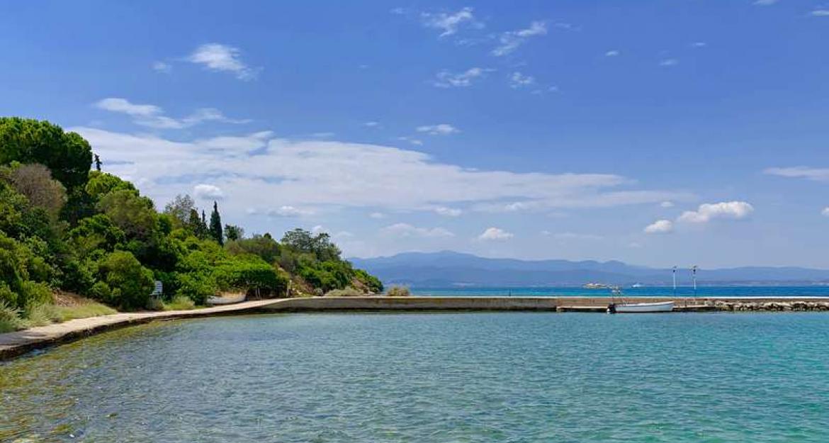 Το εντυπωσιακό νησί κοντά στην Ερέτρια που κοστίζει 9 εκατ. ευρώ (pics)