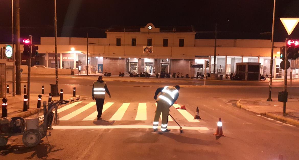 Διαγραμμίσεις σε εκατοντάδες διαβάσεις πεζών από τον Δήμο Αθηναίων (pics + vid)
