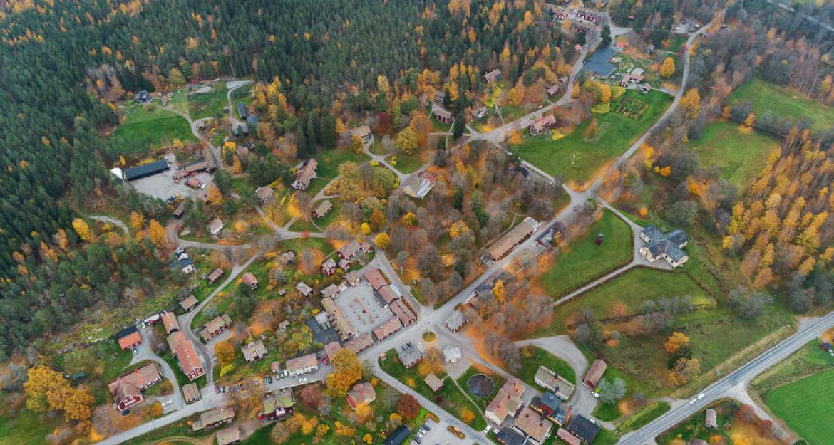 Πωλείται ένα ολόκληρο χωριό στη Σουηδία έναντι 7,3 εκατ. δολαρίων (pics)