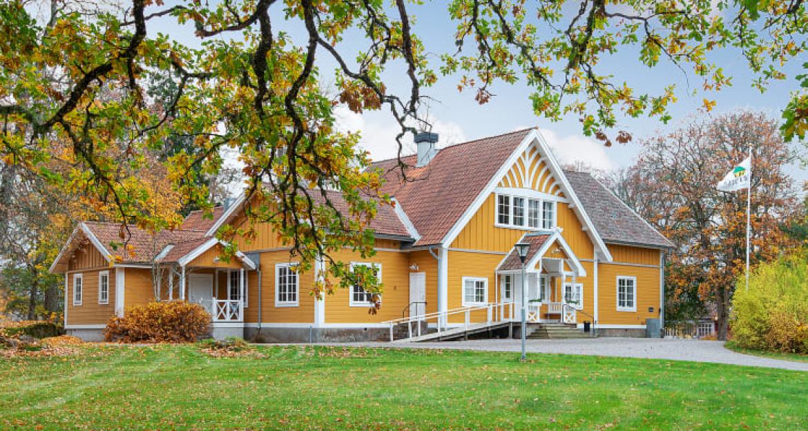 Πωλείται ένα ολόκληρο χωριό στη Σουηδία έναντι 7,3 εκατ. δολαρίων (pics)