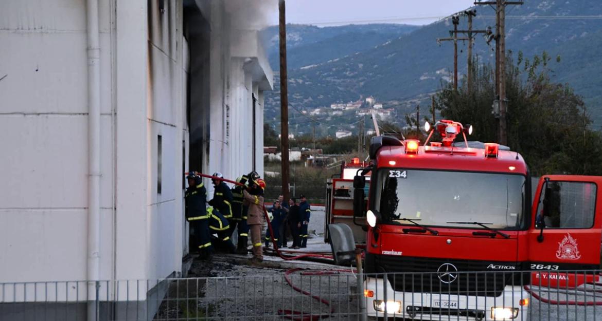 Πυρκαγιά στις καπναποθήκες Μισσιριάν στην Καβάλα (pics)