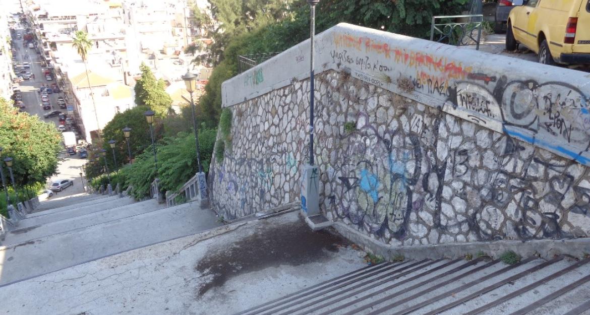 «Αναγεννιούνται» οι τέσσερις μεγάλες σκάλες της Πάτρα με 265.000 ευρώ (pics)
