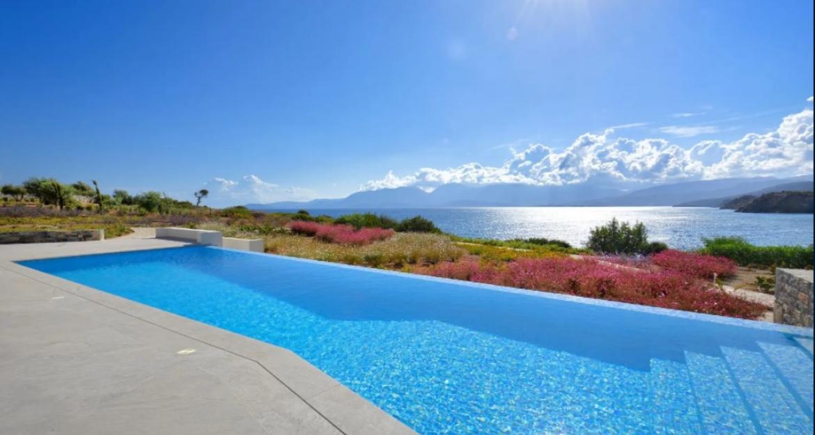 Peridot: Η βίλα με την εντυπωσιακή θέα στην Κρήτη πωλείται έναντι 4,5 εκατ. ευρώ (pics)
