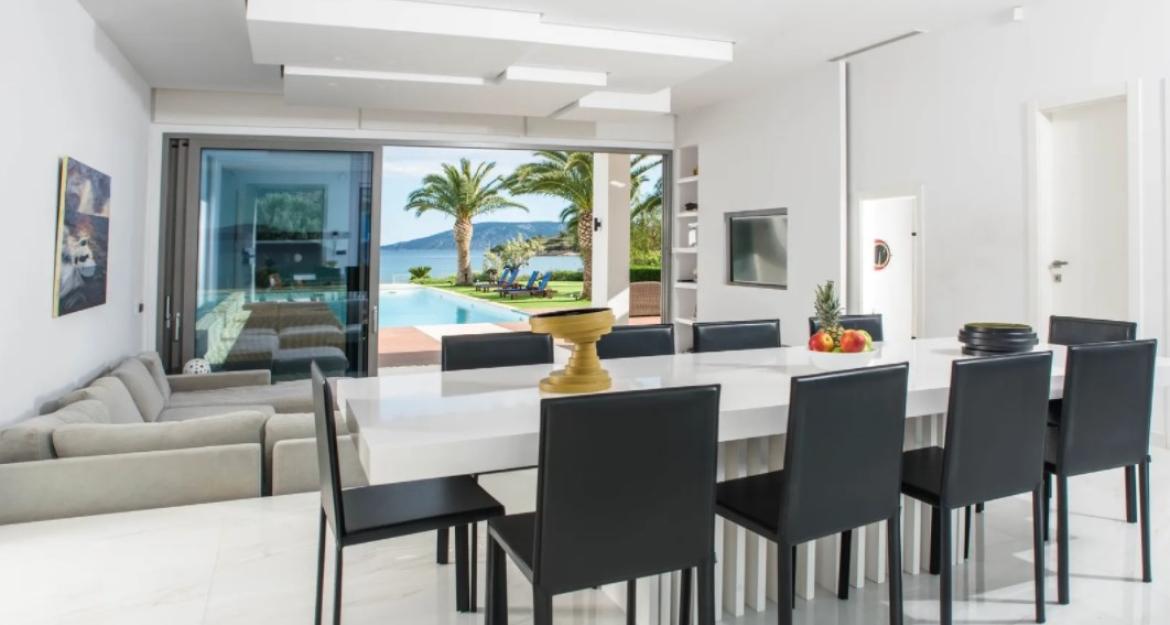 Sea Gem: Πωλείται η μίνιμαλ βίλα των 3,1 εκατ. ευρώ στην Ερμιόνη (pics)