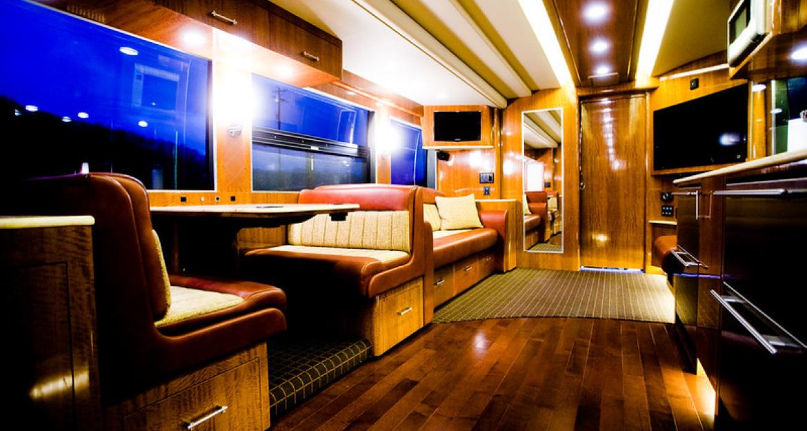 Διαμονή σε πολυτελή λεωφορεία έναντι 2.000 δολαρίων τη βραδιά (pics)