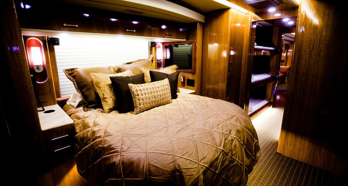 Διαμονή σε πολυτελή λεωφορεία έναντι 2.000 δολαρίων τη βραδιά (pics)