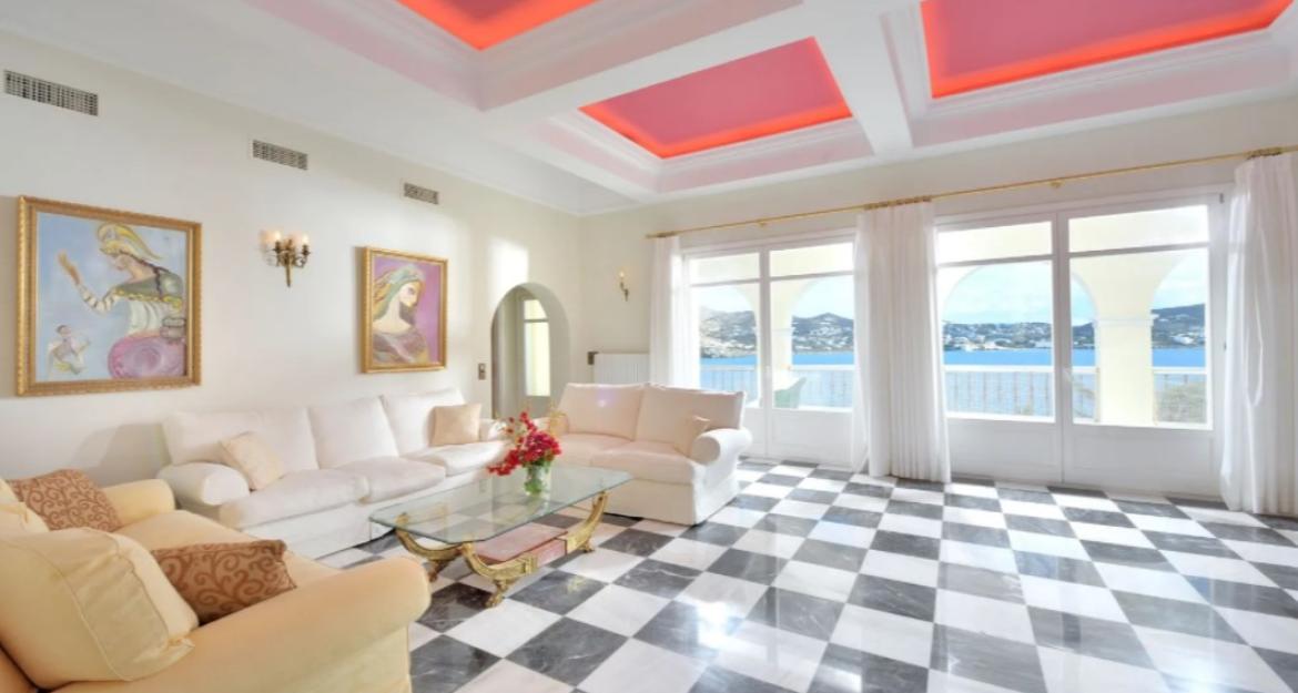 Majestic Ambience: Πωλείται η εντυπωσιακή βίλα των 3,5 εκατ. στη Σύρο