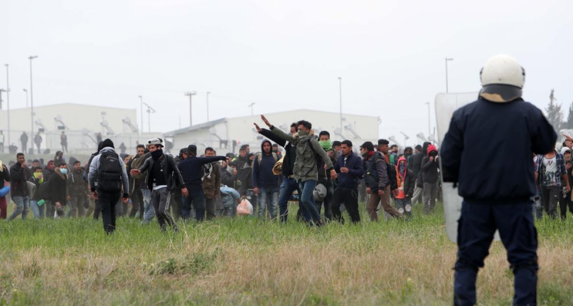 Αποχωρούν σταδιακά οι πρόσφυγες στα Διαβατά (pics & vids)