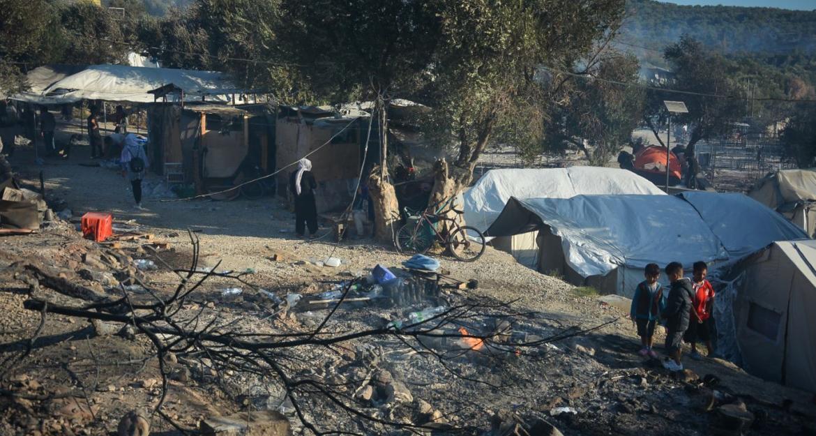 Εικόνες ολικής καταστροφής στη Μόρια (pics)