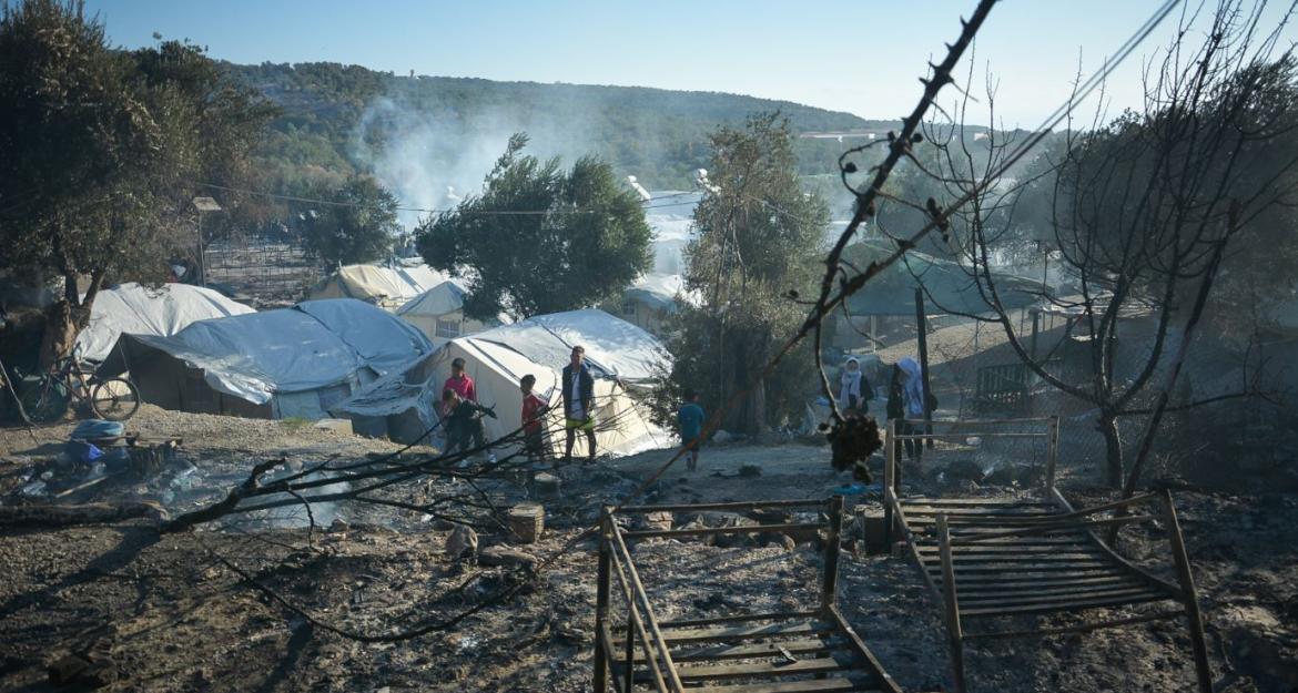 Φωτιά στη Μόρια: Κυβερνητικό κλιμάκιο μεταβαίνει στη Λέσβο - Στις 6 η συνέντευξη Τύπου (pics+vid)