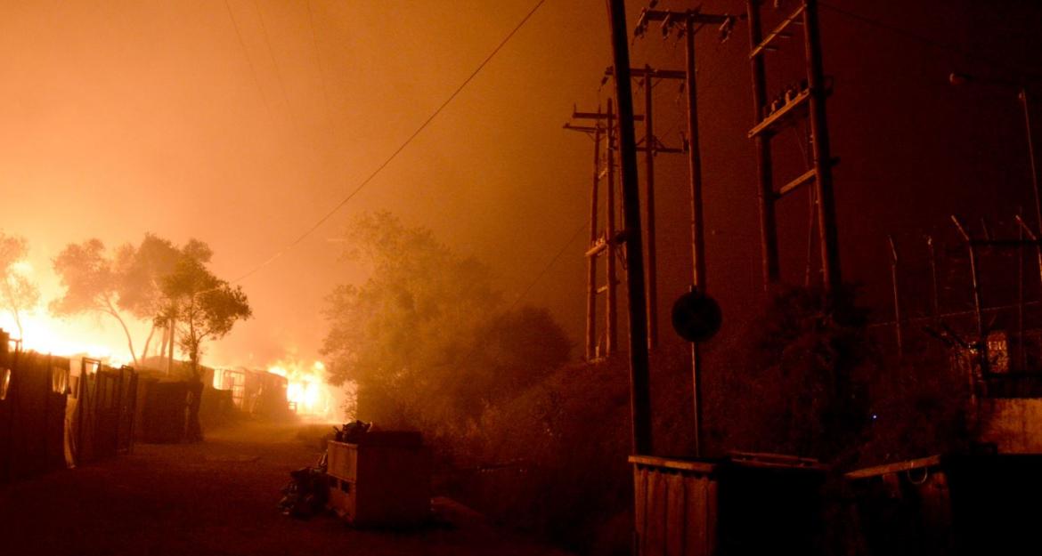 Εικόνες ολικής καταστροφής στη Μόρια (pics)