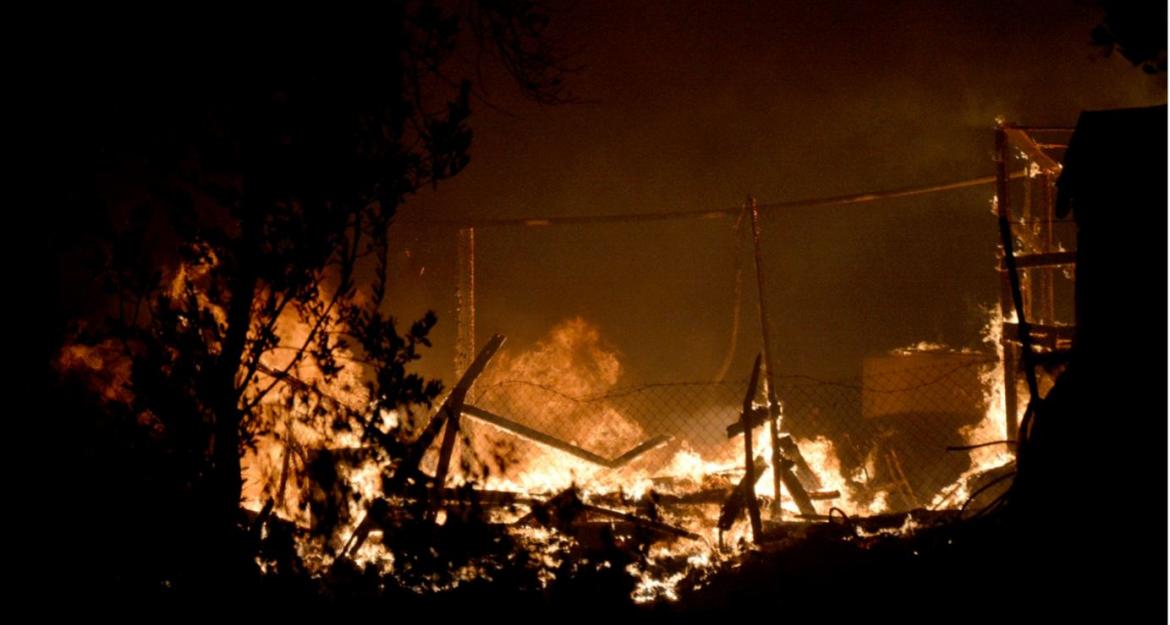 Εικόνες ολικής καταστροφής στη Μόρια (pics)