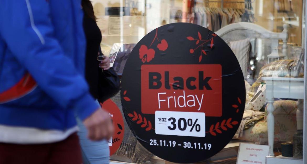 Μικρές ουρές και μεγάλες προσφορές στη Black Friday (pics)