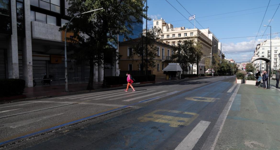 Σε ισχύ από σήμερα η καραντίνα - Άδειοι οι δρόμοι της Αθήνας (pics)