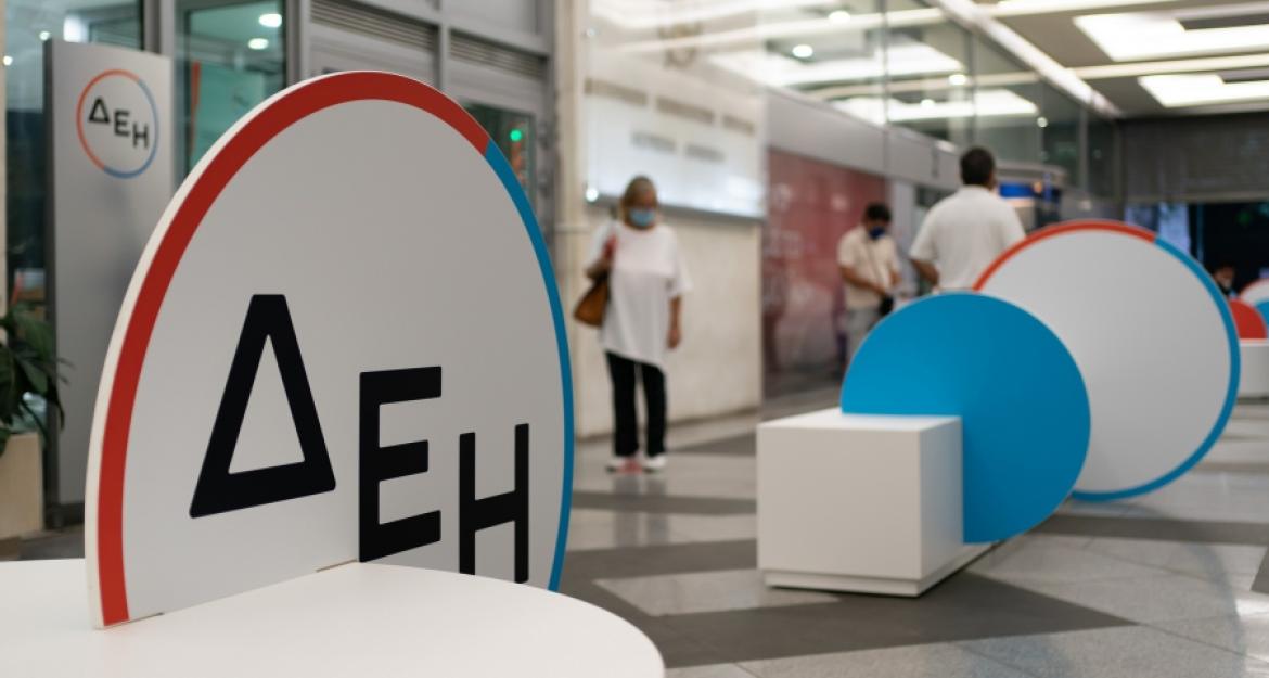 Η ΔΕΗ στολίζει για πρώτη φορά την Χαλκοκονδύλη και την 3ης Σεπτεμβρίου (pics)