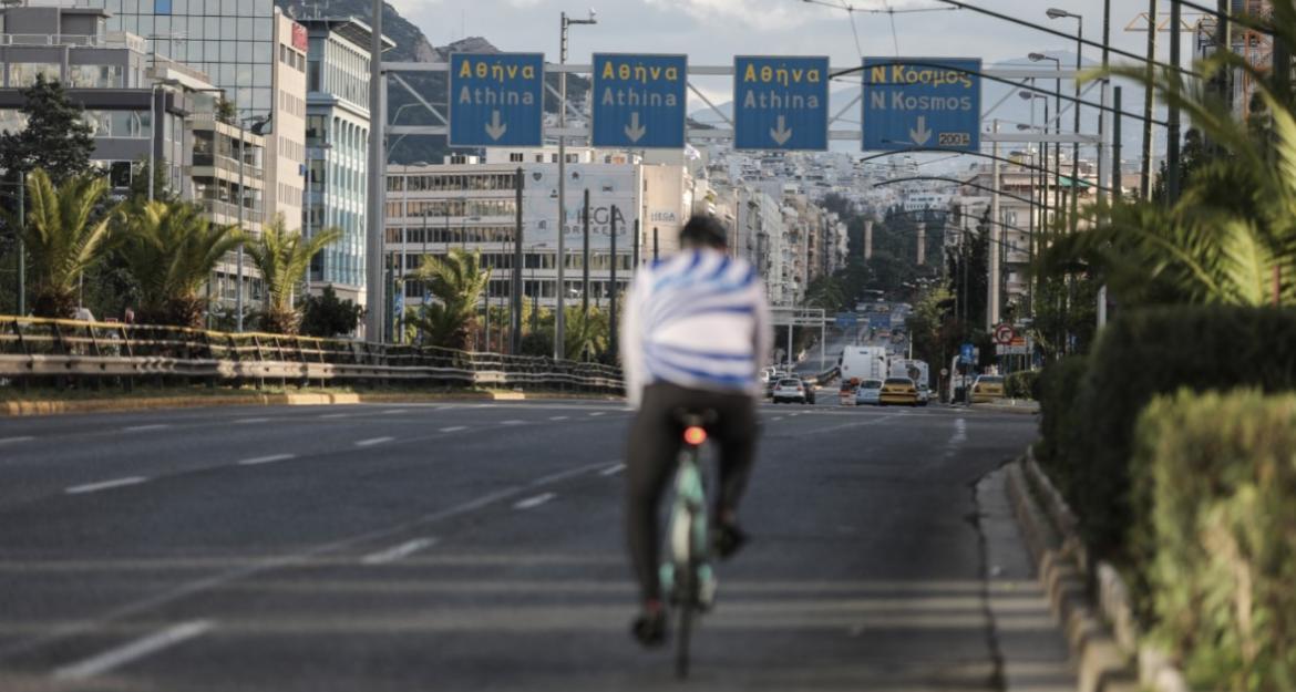 Σε ισχύ από σήμερα η καραντίνα - Άδειοι οι δρόμοι της Αθήνας (pics)