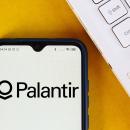 Palantir: Στα 1,41 δισ. δολάρια τα έσοδα δ' τριμήνου - «Απογειώνεται» 11% η μετοχή