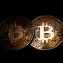 «Γλιστρά» κάτω από το όριο των 67.000 δολαρίων το Bitcoin