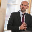 Γάλλος ΥΠΕΞ: «Εκτός συζήτησης η άρση των κυρώσεων στο Ιράν όσο το Ορμούζ είναι αποκλεισμένο»