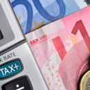 «Φρένο» στα φορολογικά έσοδα τον Ιανουάριο - «Τρύπα» σε ΦΠΑ - ΕΦΚ Τελωνείων